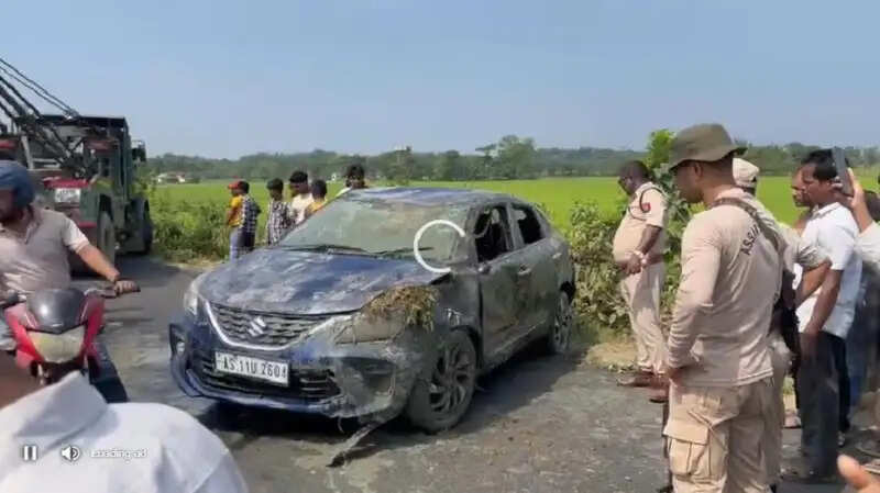 खाई में गिरी कार, एक महिला की मौत और चार घायल