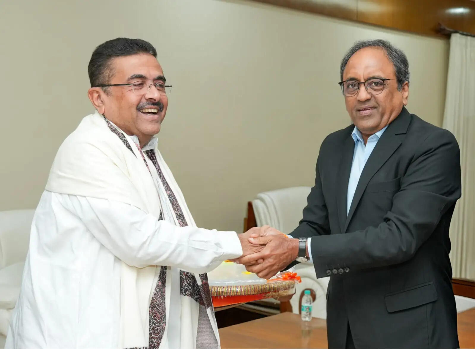 एलएंडटी चेयरमैन से मुख्यमंत्री शुभेंदु अधिकारी की मुलाकात, बंगाल में औद्योगिक निवेश पर हुई चर्चा