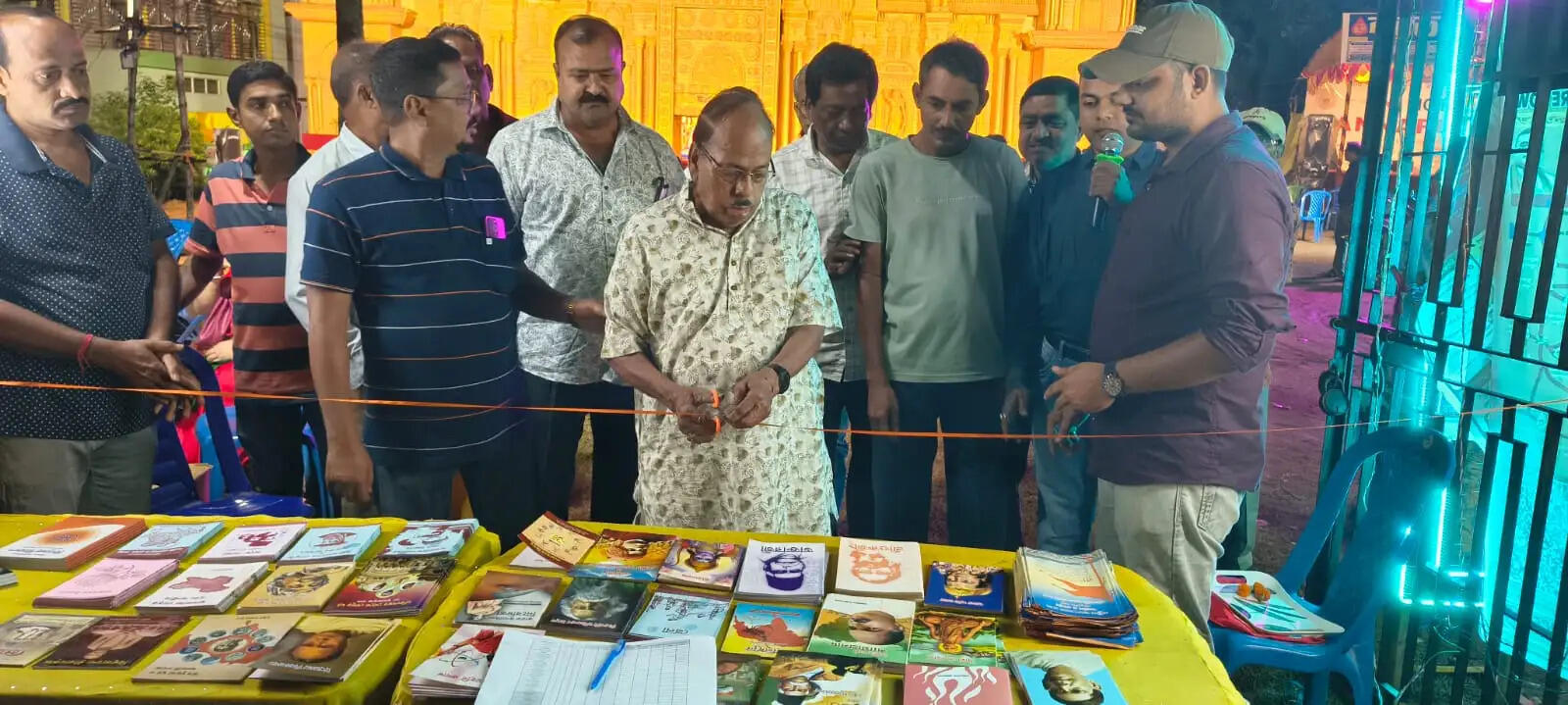 मेदिनीपुर में आरएसएस ने लगाया ‘साहित्य भंडार’ पुस्तक स्टॉल