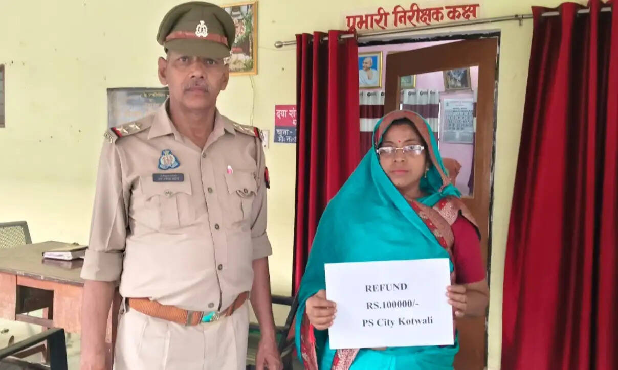 साइबर फ्रॉड के एक लाख रुपये पुलिस ने कराए वापस, पीड़िता ने जताया आभार