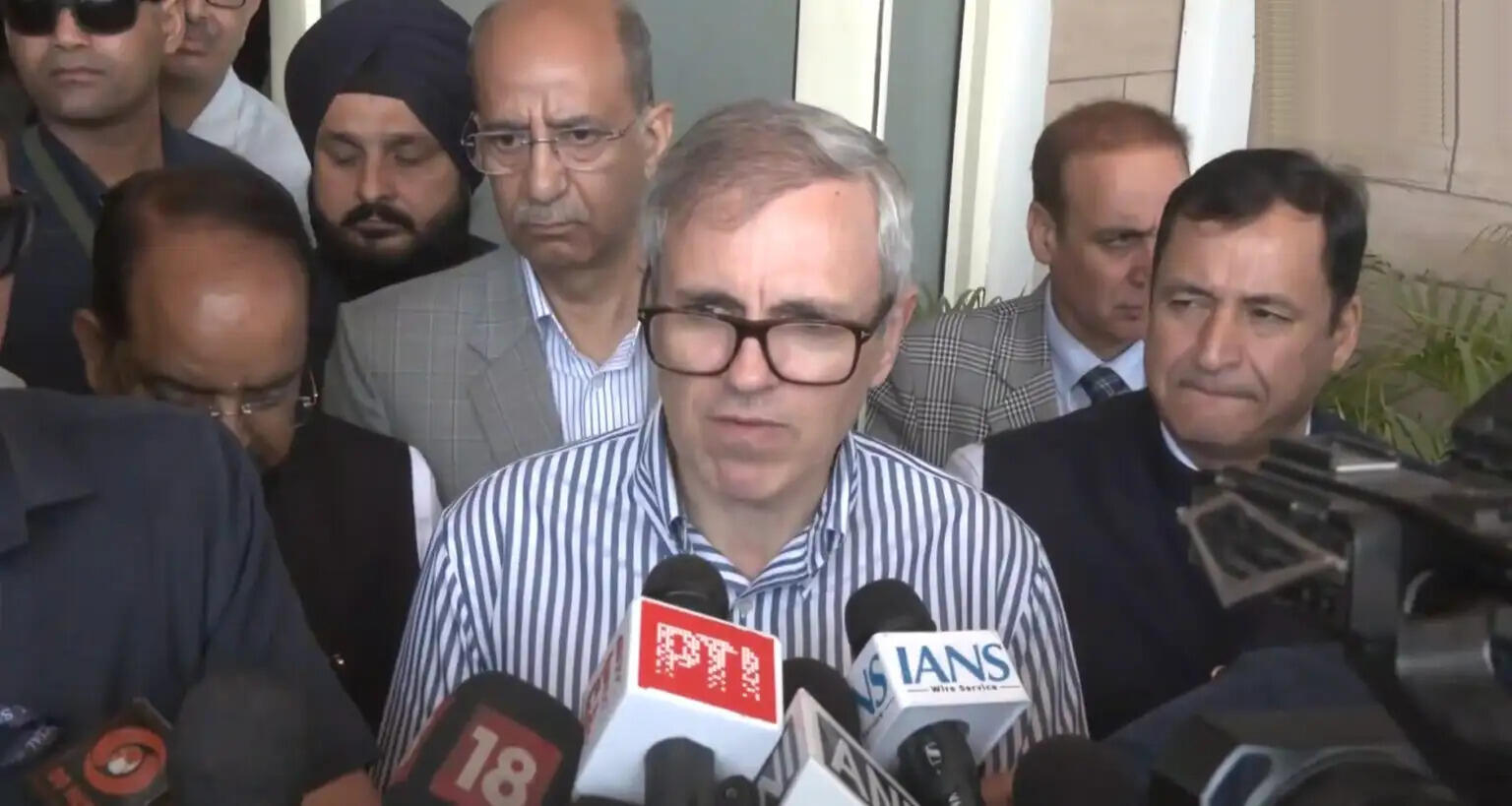 मुख्यमंत्री उमर अब्दुल्ला ने ईरानी युद्धपोत पर हमले पर चिंता व्यक्त की