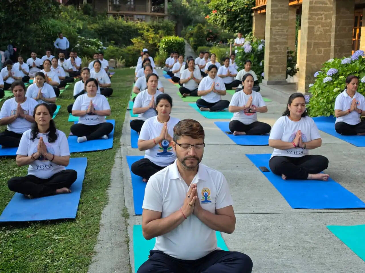 मायावती आश्रम में देश-विदेश के साधकों ने किया सामूहिक योगाभ्यास