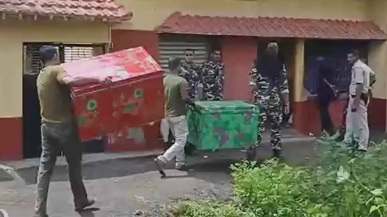 बीरभूम में पत्थर कारोबारी के रिश्तेदार के घर छापा, करोड़ों रुपये नकद और कई किलो सोना बरामद