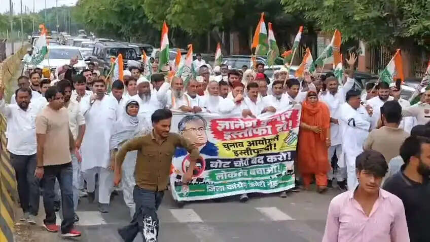 ज्ञानेश कुमार के इस्तीफे की मांग को लेकर नूंह में कांग्रेस ने किया प्रदर्शन