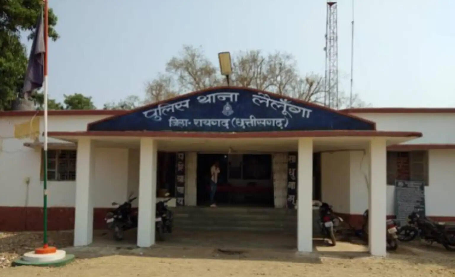 मोटरसाइकिल गिरवी रखकर 12 हजार का कर्ज, ग्रामीण से वसूली और प्रताड़ना का आरोप