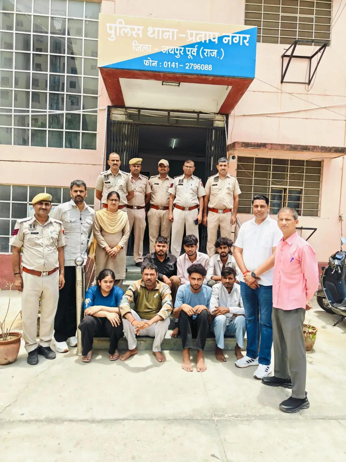 अनुकंपा नौकरी और प्रॉपर्टी के लालच में बेटी ने कराई मां की हत्या