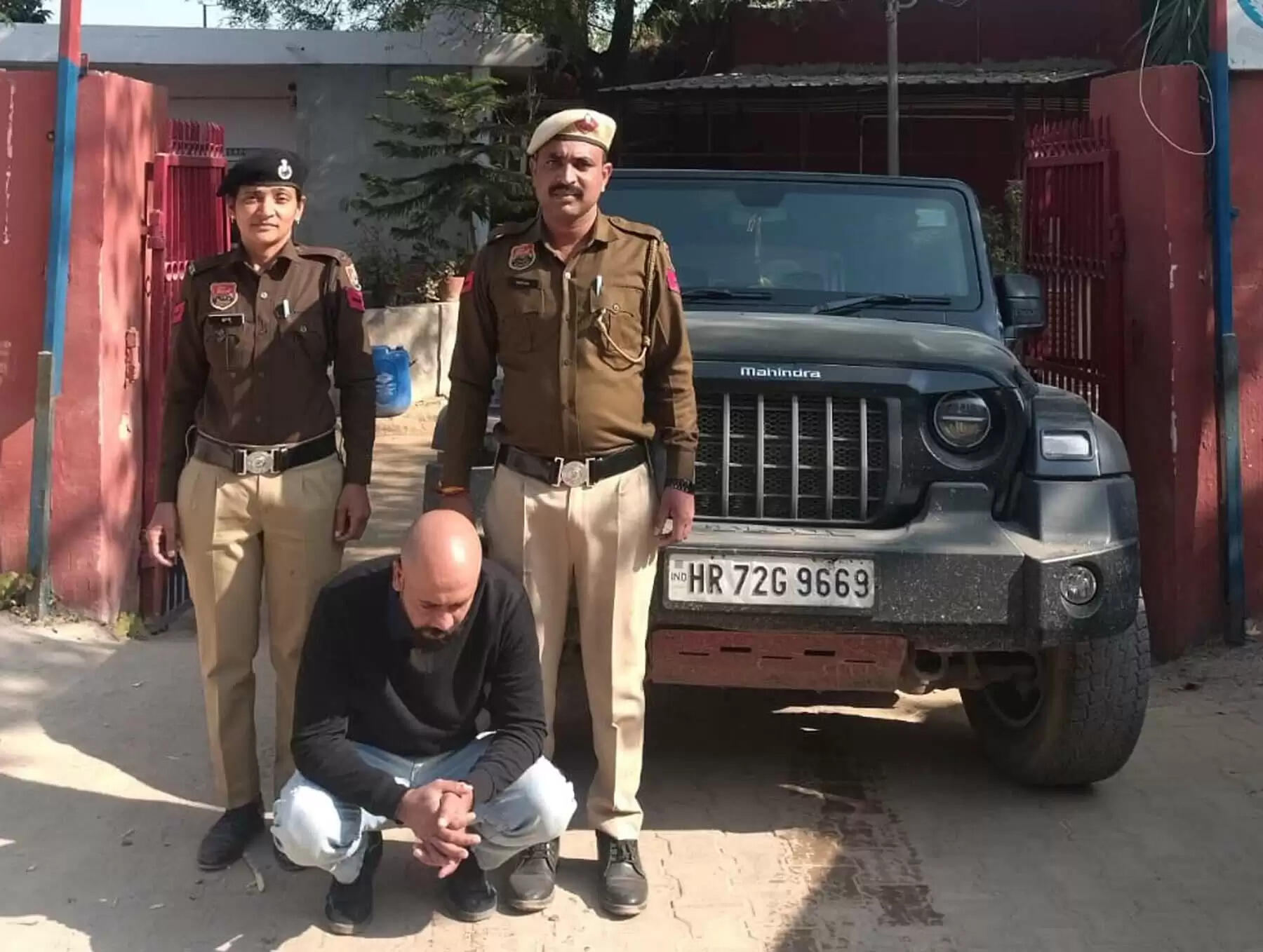 गुरुग्राम: लापरवाही से थार चालक ने एक कार में मारी टक्कर, गिरफ्तार