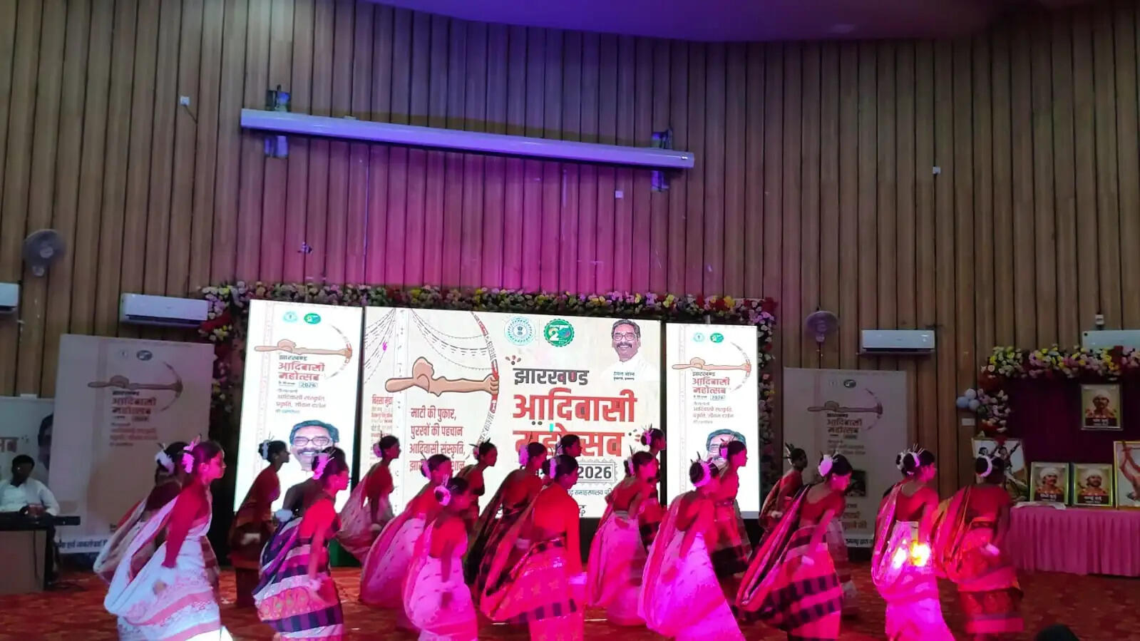 आदिवासी संस्कृति, परंपरा एवं कला संरक्षण के साथ समुदाय का समेकित विकास जरूरी: डीसी
