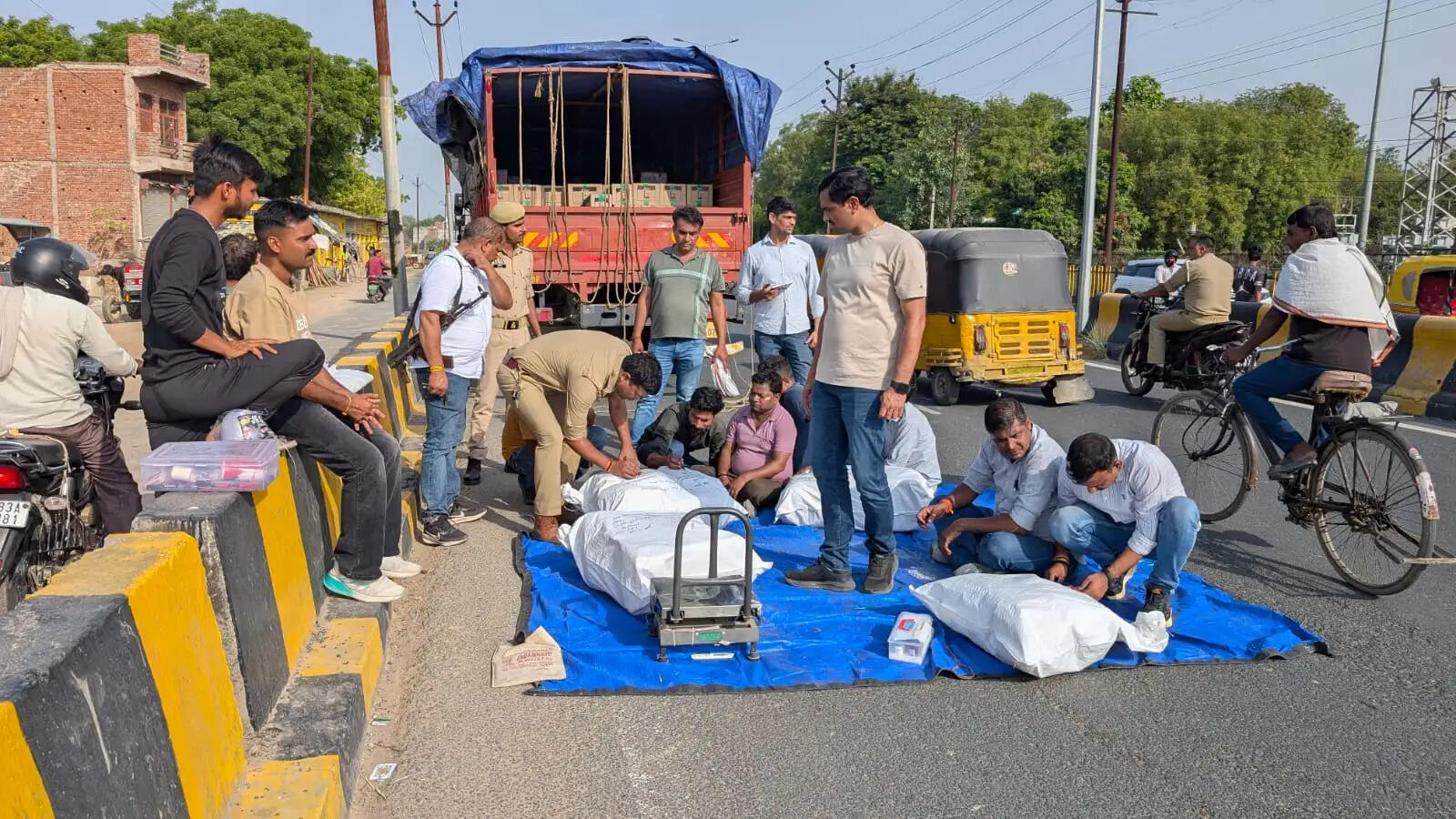 अंतरराज्यीय मादक पदार्थ तस्कर गैंग के पांच अभियुक्त गिरफ्तार, 70 लाख का गांजा बरामद