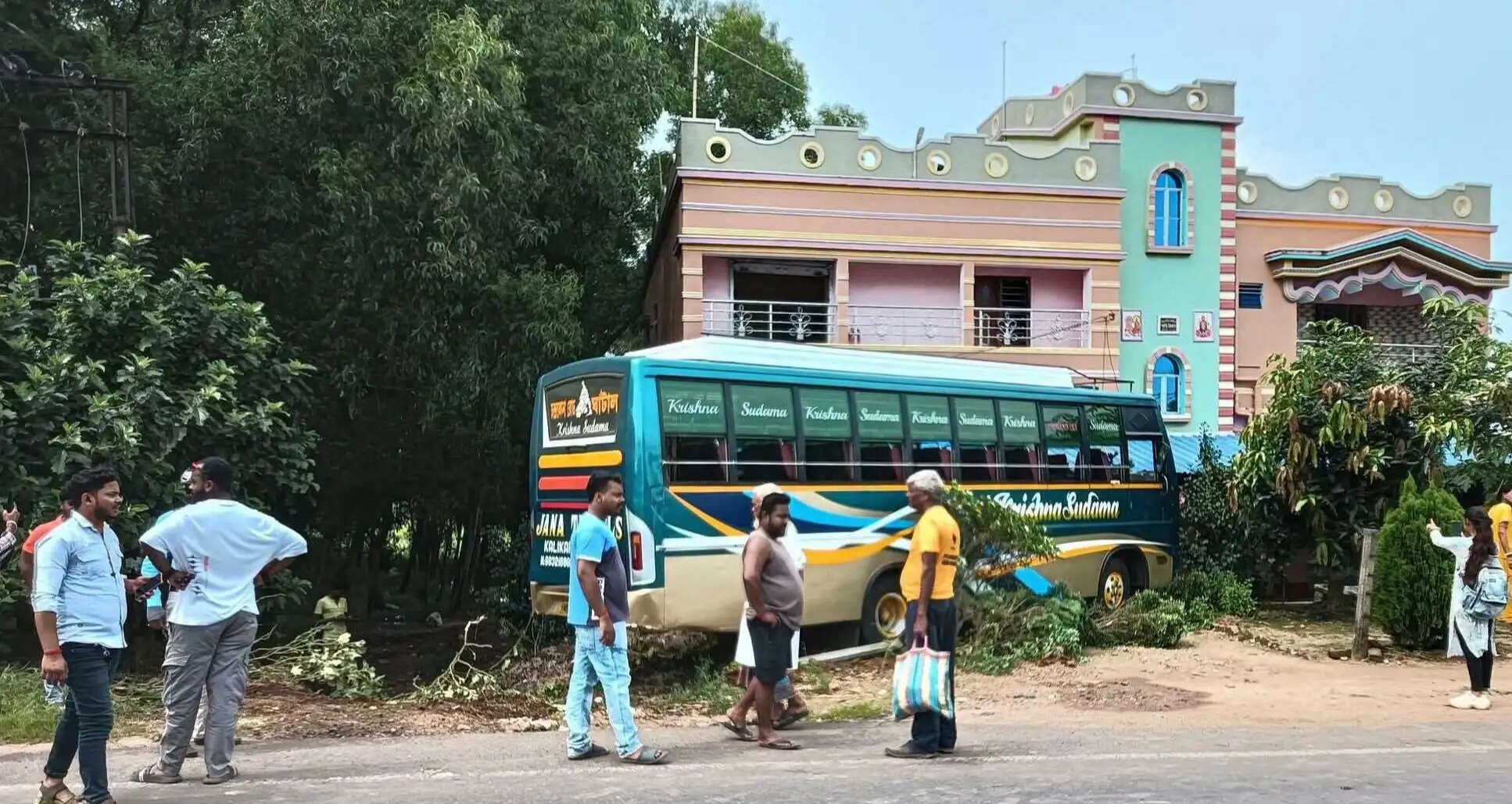 चलती बस में बिगड़ी चालक की तबीयत, मौत