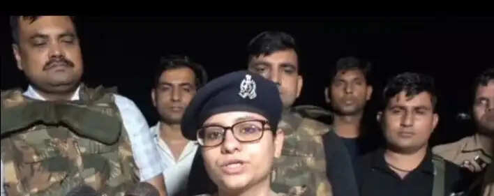 झांसी में ई-रिक्शा चालक को लूटने वाले पुलिस मुठभेड़ में एक घायल समेत चार लुटेरे गिरफ्तार
