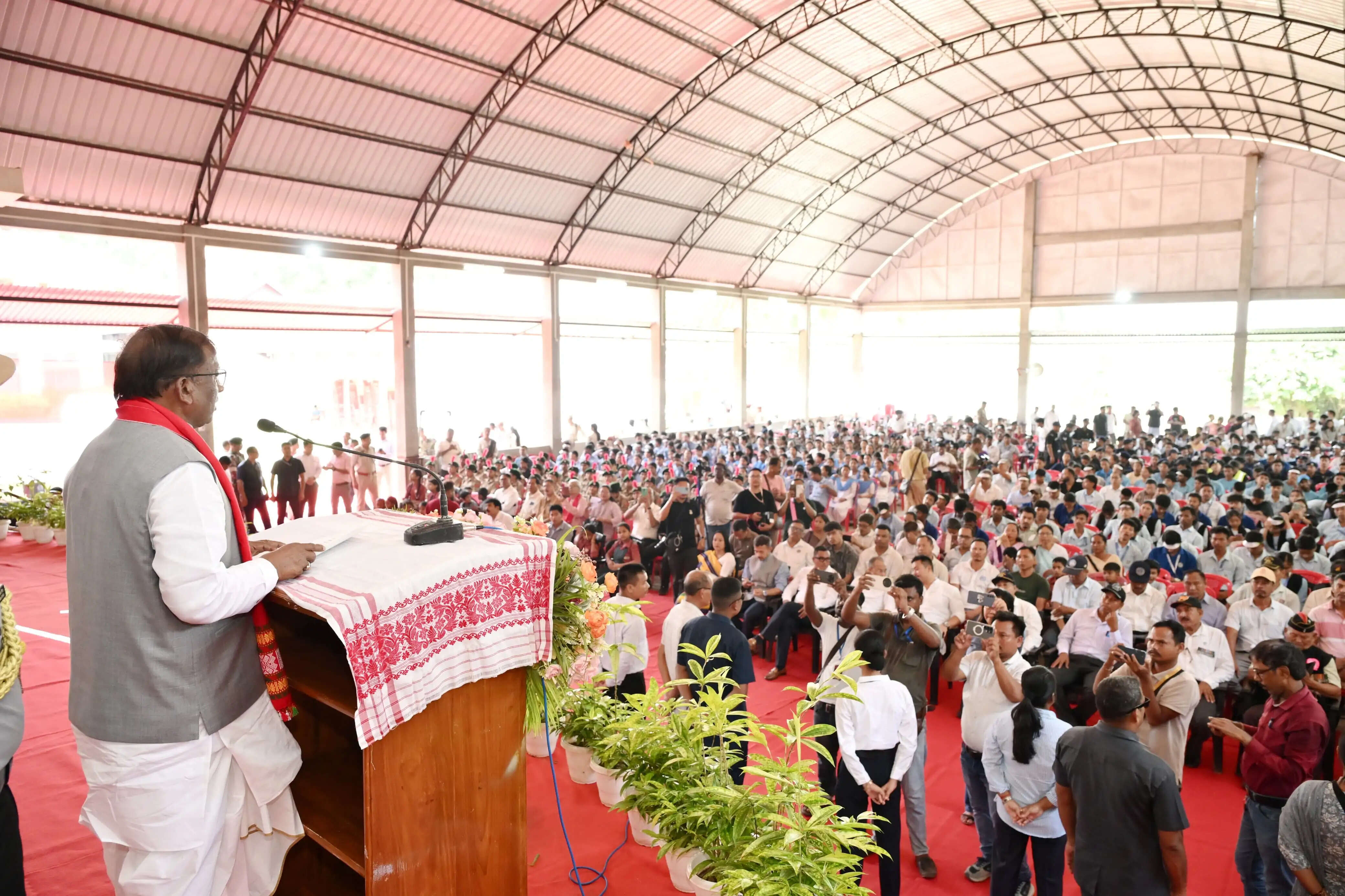 ड्रग्स के खिलाफ राज्यपाल ने डिफू में निकाली पदयात्रा
