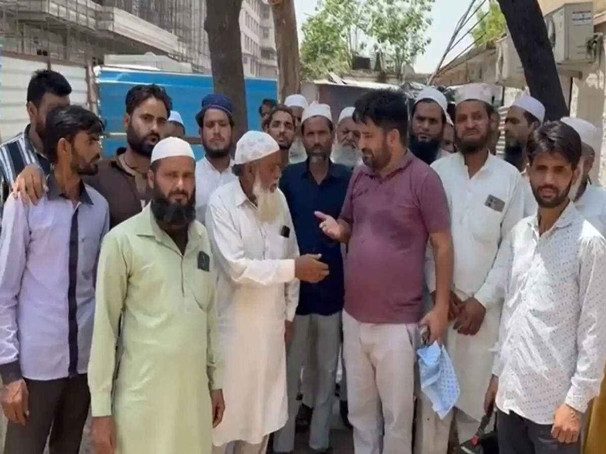 आंधी की चपेट में आने से बाइक सवार की मौत