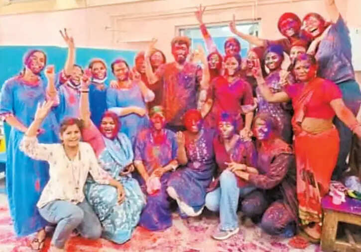 उम्मेद अस्पताल : लेबर रूम ओटी में होली खेलने की तस्वीरें वायरल!