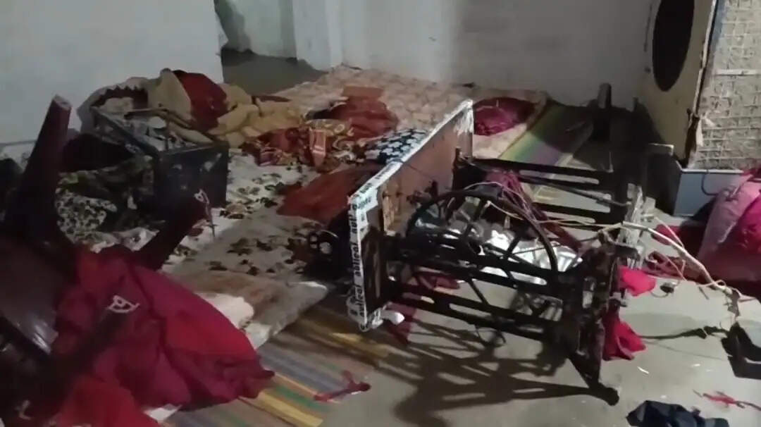 जबलपुर : घर में घुसकर तोड़फोड़ और चाकूबाजी, 15-20 बदमाशों पर आरोप