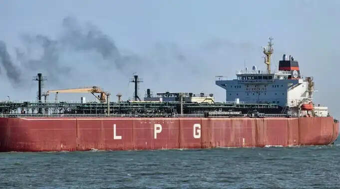 हॉर्मुज स्ट्रेट से निकले एलपीजी लदे दो भारतीय जहाज, अगले दो-तीन दिन में भारत पहुंचने की संभावना