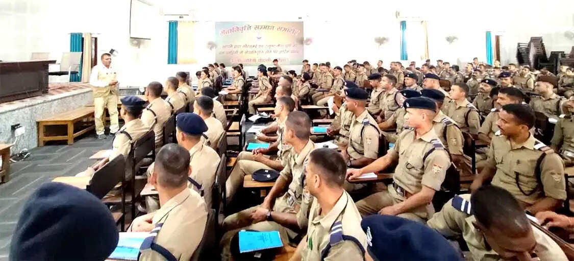 कुंभ: 600 पुलिसकर्मियों को भीड़ नियंत्रण और सुरक्षित स्नान का प्रशिक्षण