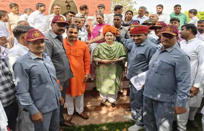 नारनाैल: पीएचसी स्वीकृति से खुश ग्रामीणों ने स्वास्थ्य मंत्री का जताया आभार