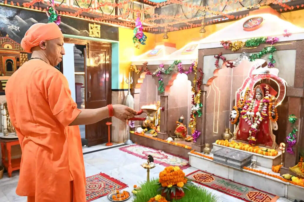 महागौरी की पूजा कर मुख्यमंत्री ने किया हवन, की लोकमंगल की प्रार्थना