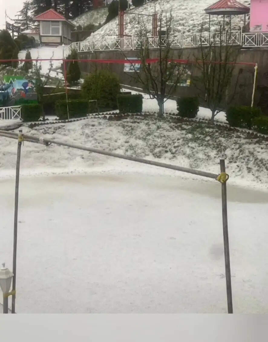 शिमला में तेज बारिश और ओलावृष्टि से थमी रफ्तार, ठंड लौटी