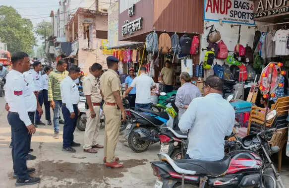 कांकेर में अतिक्रमण एवं अव्यवस्थित पार्किंग को लेकर हुई संयुक्त कार्रवाई, 156 को नोटिस जारी