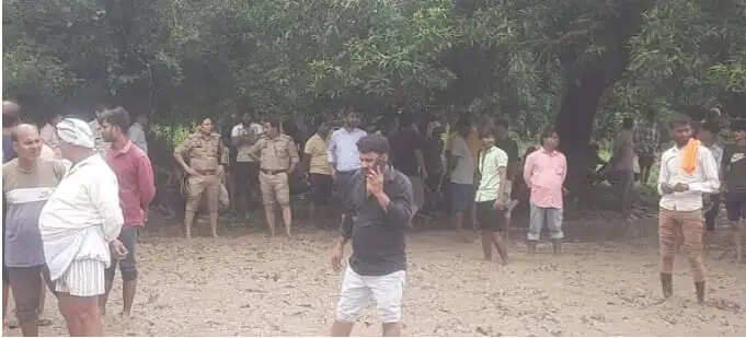 फर्रुखाबाद में बरसात के पानी से भरे गड्ढे में डूब कर दो बच्चों की मौत