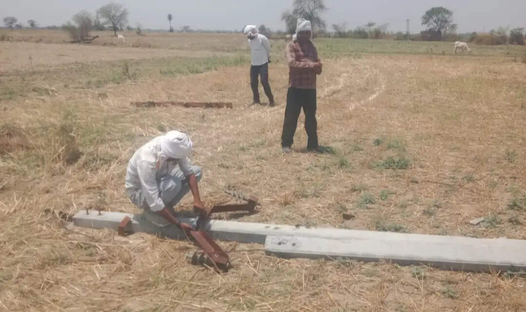 छह दिन बाद भी डेढ़ लाख आबादी अंधेरे में रहने को मजबूर