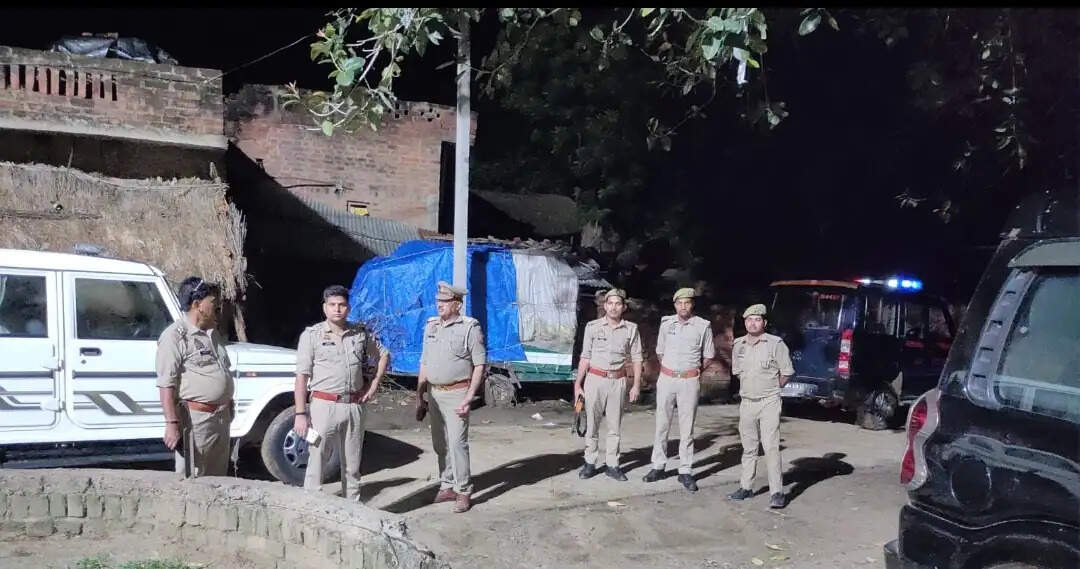 औरैया में फूलन देवी जयंती के जुलूस को लेकर विवाद, तनाव को देखते हुए पुलिस तैनात