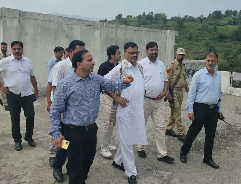 जावेद राणा ने भेरा में ईएमआरएस और सिंचाई विभाग के भवन के निर्माण की समीक्षा की