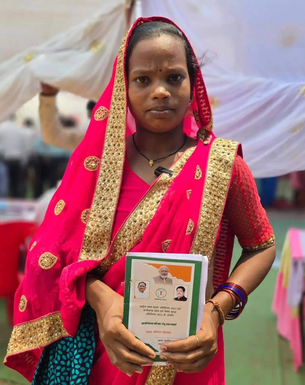 अंबिकापुर : ‘सुशासन तिहार’ से बदली रीना की किस्मत, राशन कार्ड मिलने से दूर हुई बच्चे के भरण-पोषण की चिंता