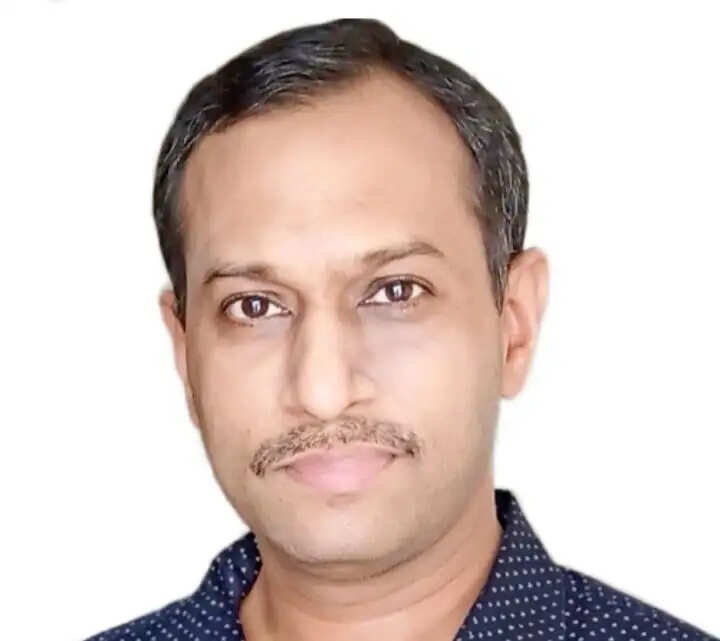 बोझ नहीं, घर की नींव हैं बुजुर्ग