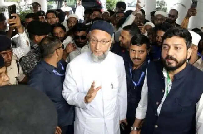 ओवैसी ने किया यूसीसी का विरोध, भोपाल में बोले- आदिवासियों जैसे मुस्लिमों के भी कानून
