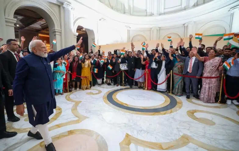 प्रधानमंत्री मोदी इटली पहुंचे, जॉर्जिया मेलोनी से डिनर पर मुलाकात