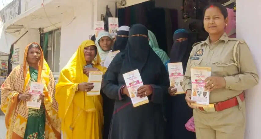 देवरिया में मिशन शक्ति के तहत महिलाओं को किया जागरूक, बतायी सभी योजनाएं