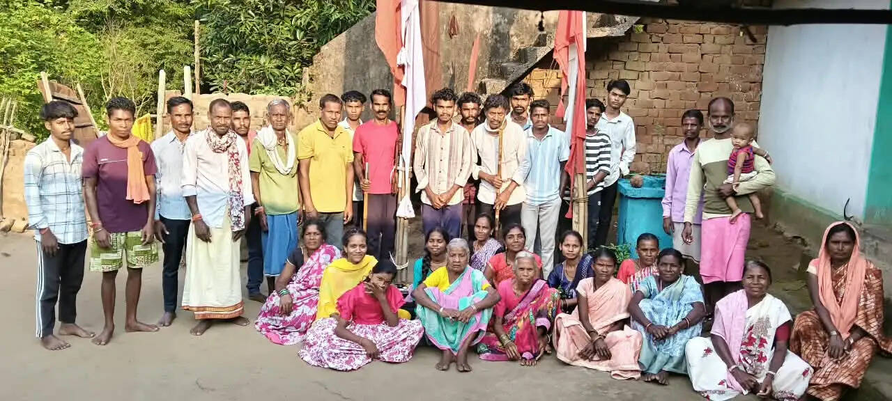 दुगली की पुरानी बस्ती में पारंपरिक रीति-रिवाजों के साथ मनाया गया नवा खाई पर्व