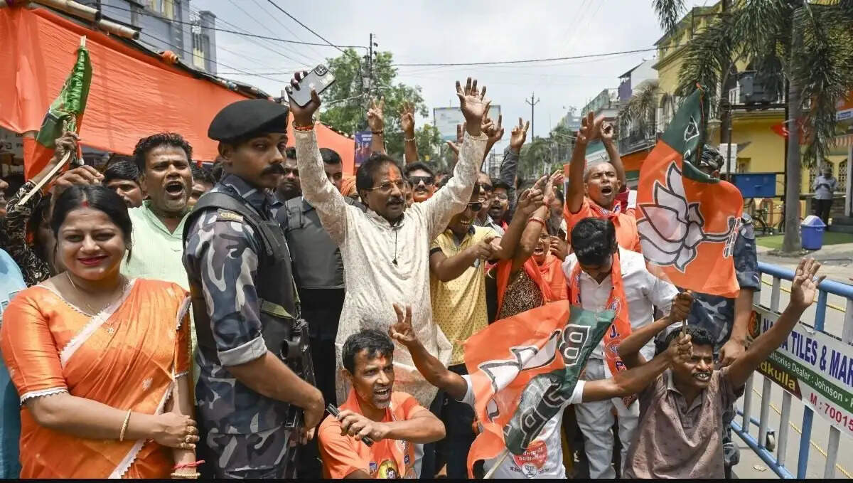 (राउंडअप) बंगाल में पहली बार कमल खिलने के आसार, निर्णायक बढ़त की ओर भाजपा