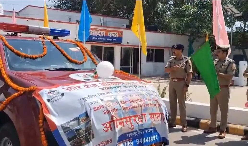 कानपुर में अग्निशमन सेवा स्मृति दिवस पर मुंबई डॉक विस्फोट के शहीदों को किया गया याद