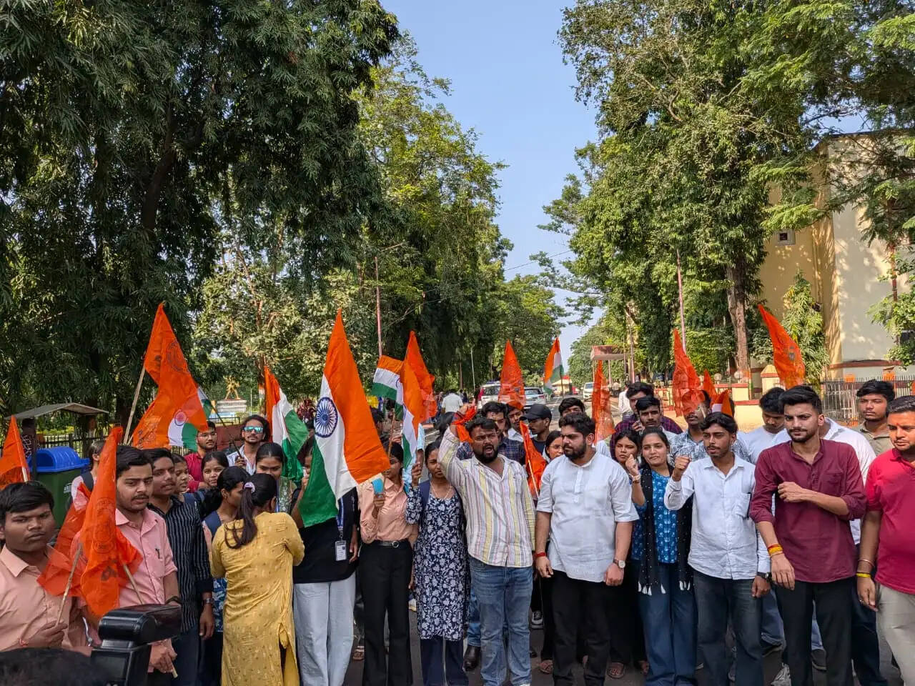 जबलपुरः देश विरोधी ताकतों के खिलाफ आरडीविवि में अभाविप का प्रदर्शन