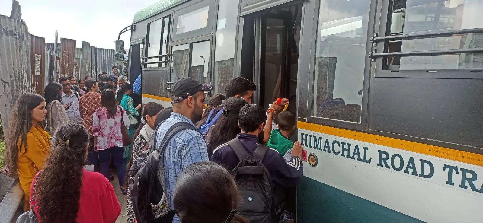 एचआरटीसी में ग्रीन, स्मार्ट और सम्मान कार्ड बंद, अब हिम बस प्लस कार्ड से मिलेगा रियायती सफर