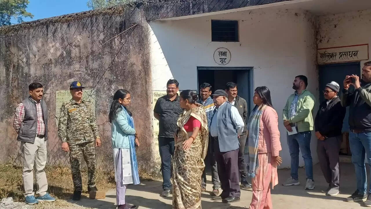 अनूपपुर:संकल्प से समाधान तथा अटल ई- सेवा केंद्र का जिंप सीईओ का औचक निरीक्षण