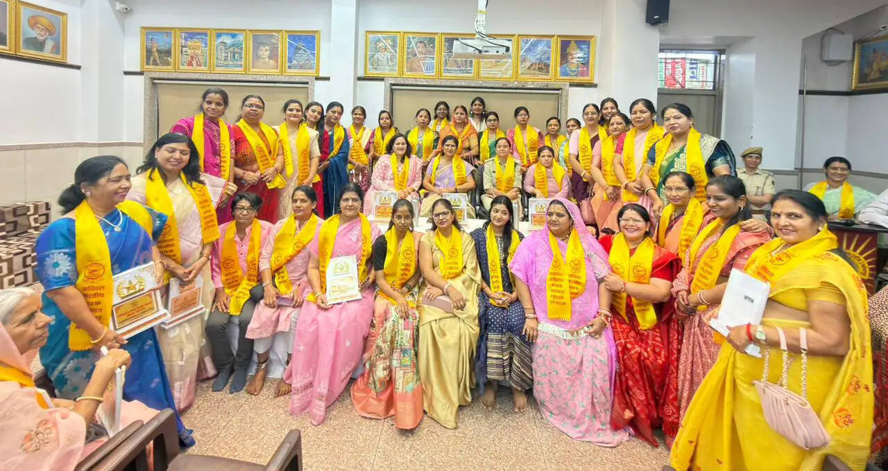 मातृशक्ति सम्मेलन और उपभोक्ता दिवस समारोह : ग्राहक पंचायत के सम्मेलन में 17 महिलाओं का सम्मान