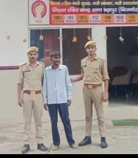 घर से बच्चे का अपहरण करने वाले को ग्रामीणों ने दौड़ाकर पकड़ा