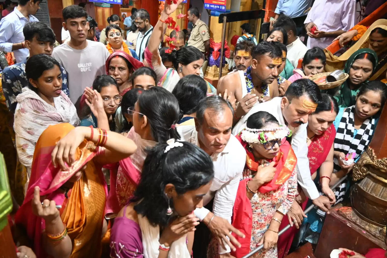 शारदीय नवरात्र का समापन, पूरे नौ दिन देवी मंदिरों में गूंजे जयकारे, 2 करोड़ से अधिक श्रद्धालुओं ने किए दर्शन