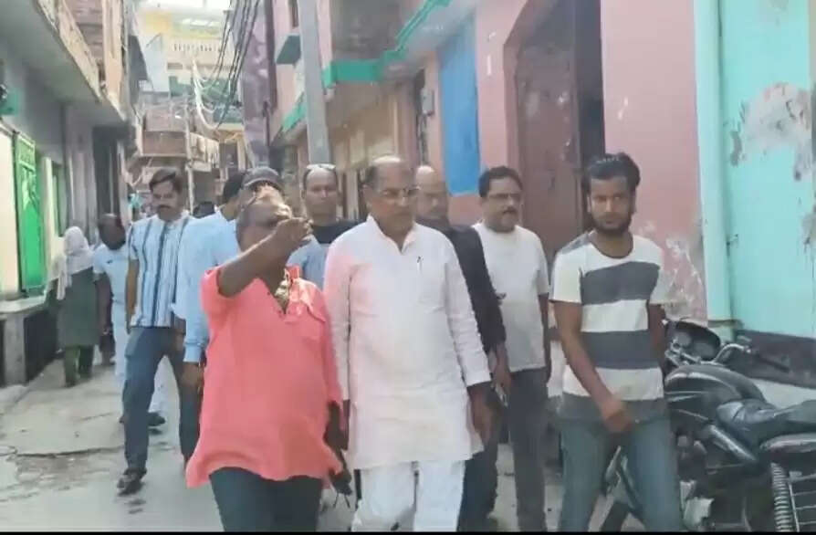 भाजपा विधायक ने देखी मुस्लिम बाहुल्य बस्ती की समस्याएं
