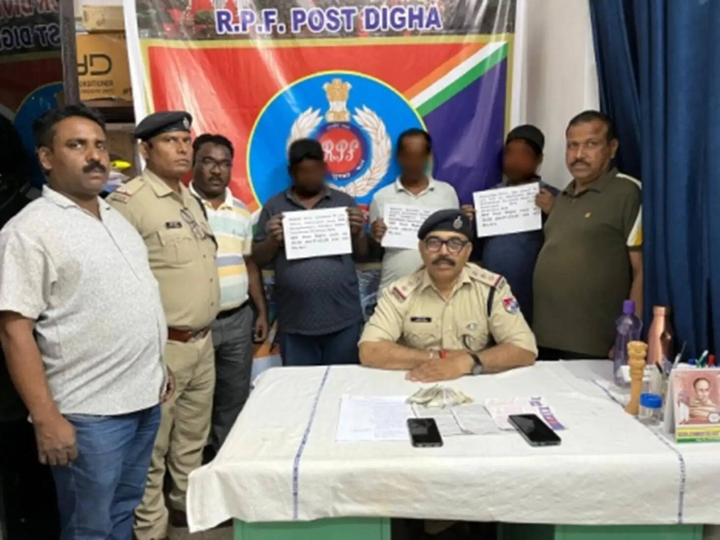 आरपीएफ का छापा, अवैध टिकट कारोबार में तीन गिरफ्तार