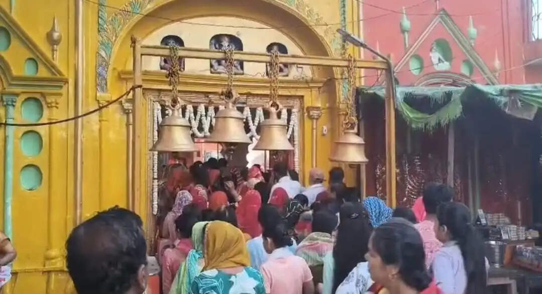 नवरात्र के पहले दिन देवी मंदिरों में लगी भक्तों की भीड़,पुलिस ने 14 सेक्टर्स ओर 4 जोन में बांटी सुरक्षा