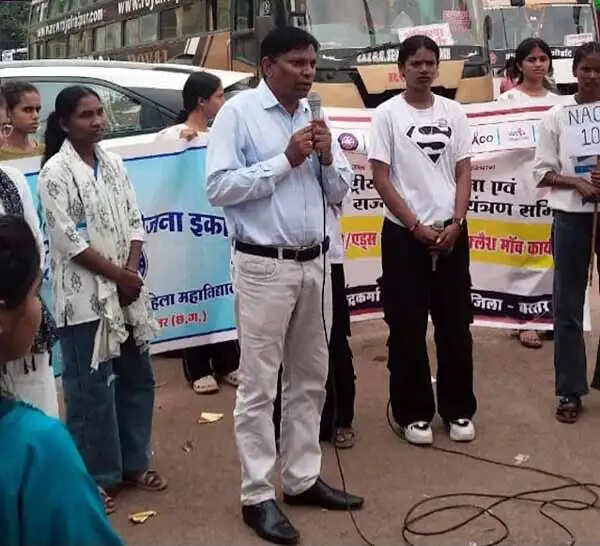नुक्कड़ नाटक के माध्यम से बस्तर में एड्स जागरूकता अभियान का हुआ आयोजन