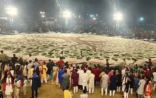 46 हजार से अधिक लोगों ने एक साथ गरबा खेलकर बनाया वर्ल्ड रिकॉर्ड, 'विकसित वडोदरा से विकसित गुजरात' का दिया संदेश