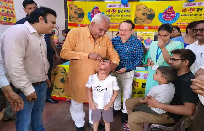 नारनौल में विधायक ने पल्स पोलियो अभियान का किया शुभारंभ
