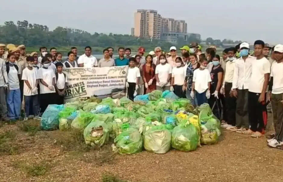 विश्व पर्यावरण सप्ताह पर सोनारी दोमुहानी में चला स्वच्छता अभियान, स्वच्छ नदी और हरित पर्यावरण का दिया संदेश